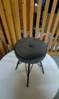 Hocker rund grau mit Knopf