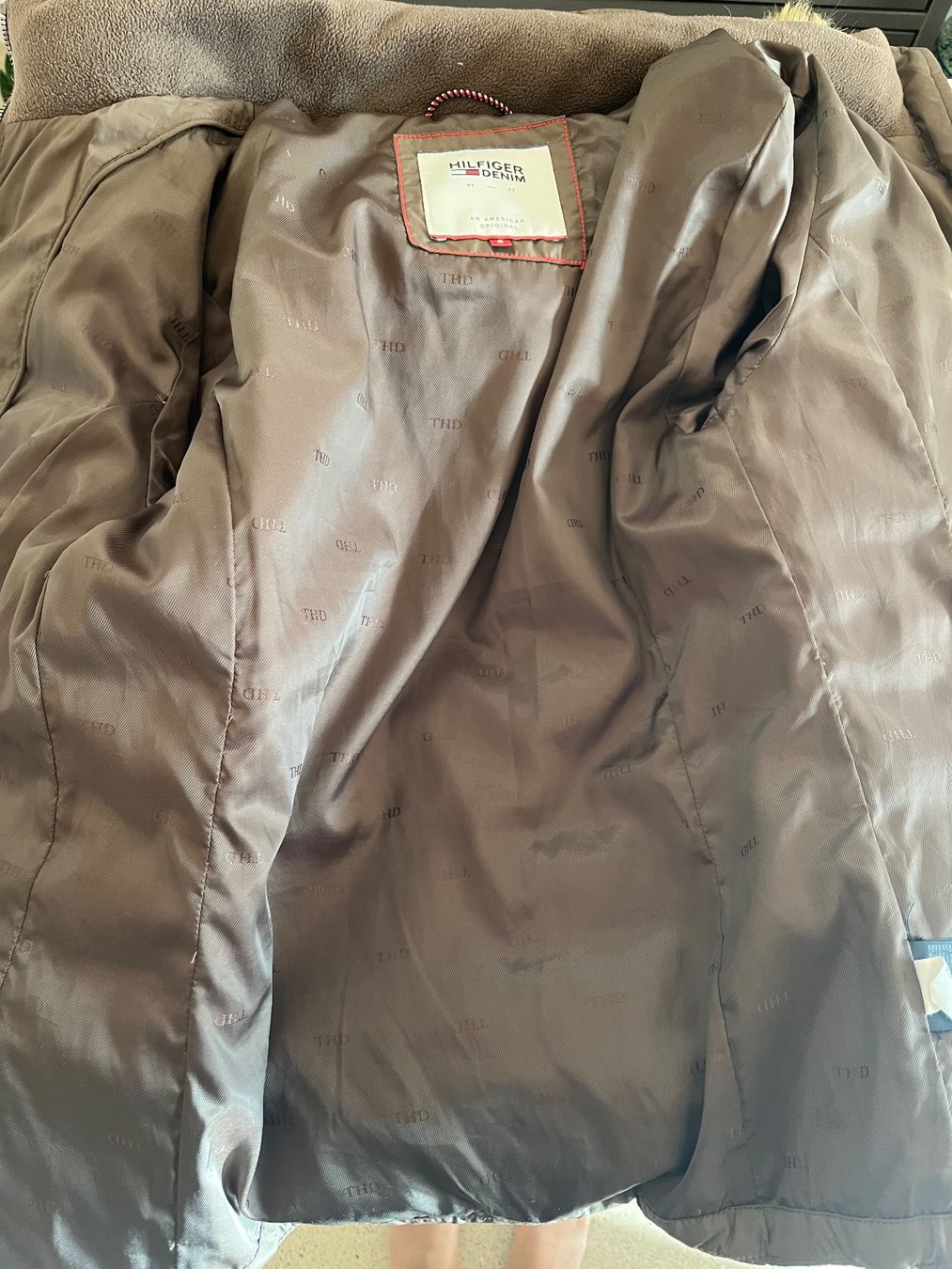 Tommy Hilfiger Jacken: Damenjacke Tommy Hilfiger – Neu (gemäss Beschreibung) aus Brüttisellen von ako_7mlf 3