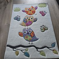 Kinderteppich Eulen-Motiv, bunte 3D-Optik, für's Zimmer.