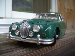 Modellauto Jaguar Mk2 grün gut erhalten 1:18