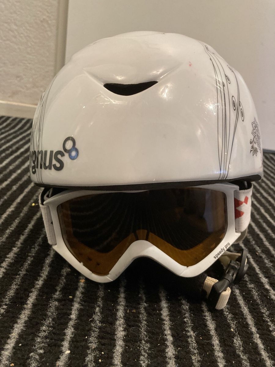 Helme: Kinderskihelm Cygnus mit Uvex Brille – Gebraucht aus Nänikon von Monschgal 1