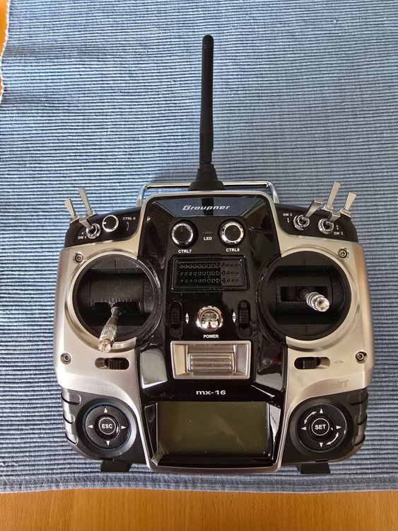Graupner/SJ HoTT MX-16 Fernsteuerung 2,4 GHz – 8 Kanäle, 24 Modellspeicher, Telemetrie – Für Profis