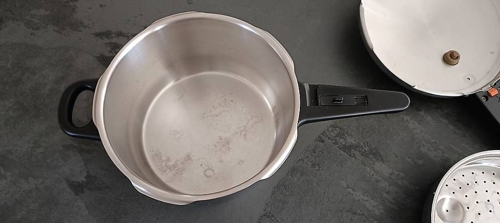 Pentole: WMF Perfect Schnellkochtopf Dampfkochtopf – Usato da Herznach venduto da koro02 1