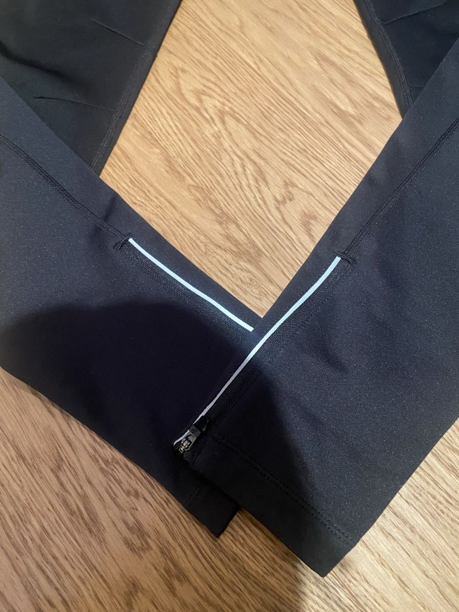 Asics Leggings: Asics Gore Windstopper Leggins Small schwarz – Usato da Winterthur venduto da mal_8f2x 1