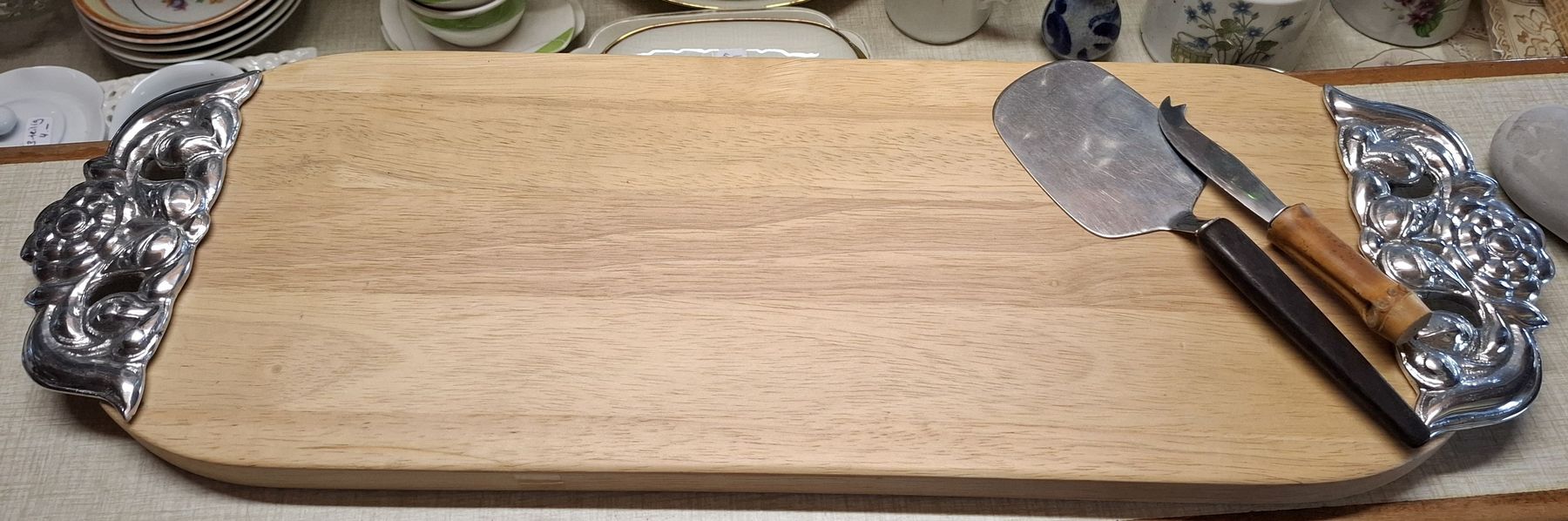 Tablet PC: Servierplatte Holz mit Metallgriffen gebraucht – Usato da Wittenbach venduto da ValentinaG