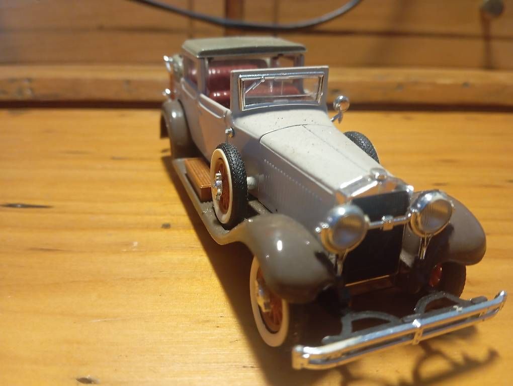 Voitures modèles: Oldtimer Modellauto offen mit Koffer guter Zustand – D'occasion à Basel par Petergunn 1