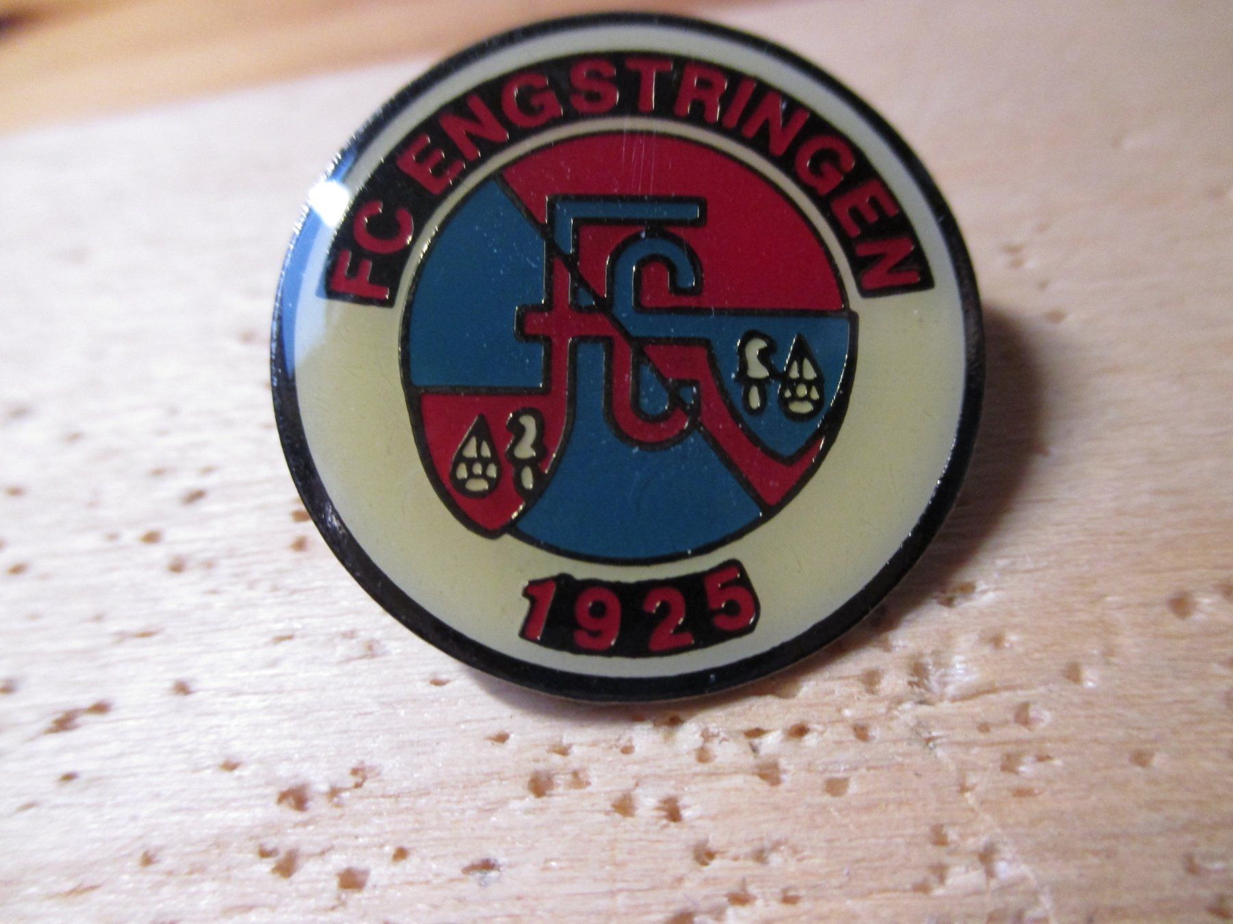 Placchette & Badge: FC Engstringen Fussball Pin – Nuovo (secondo la descrizione) da Felsberg venduto da sanwill