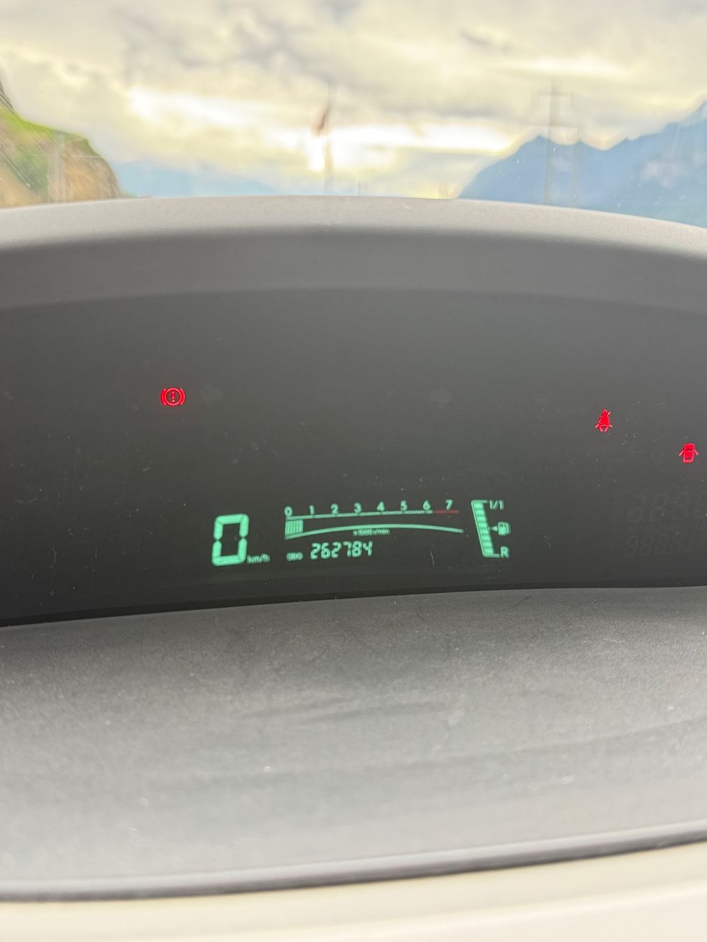 Toyota Autos: Toyota Yaris 1.3 – D'occasion à Sion par per_pn7k 4