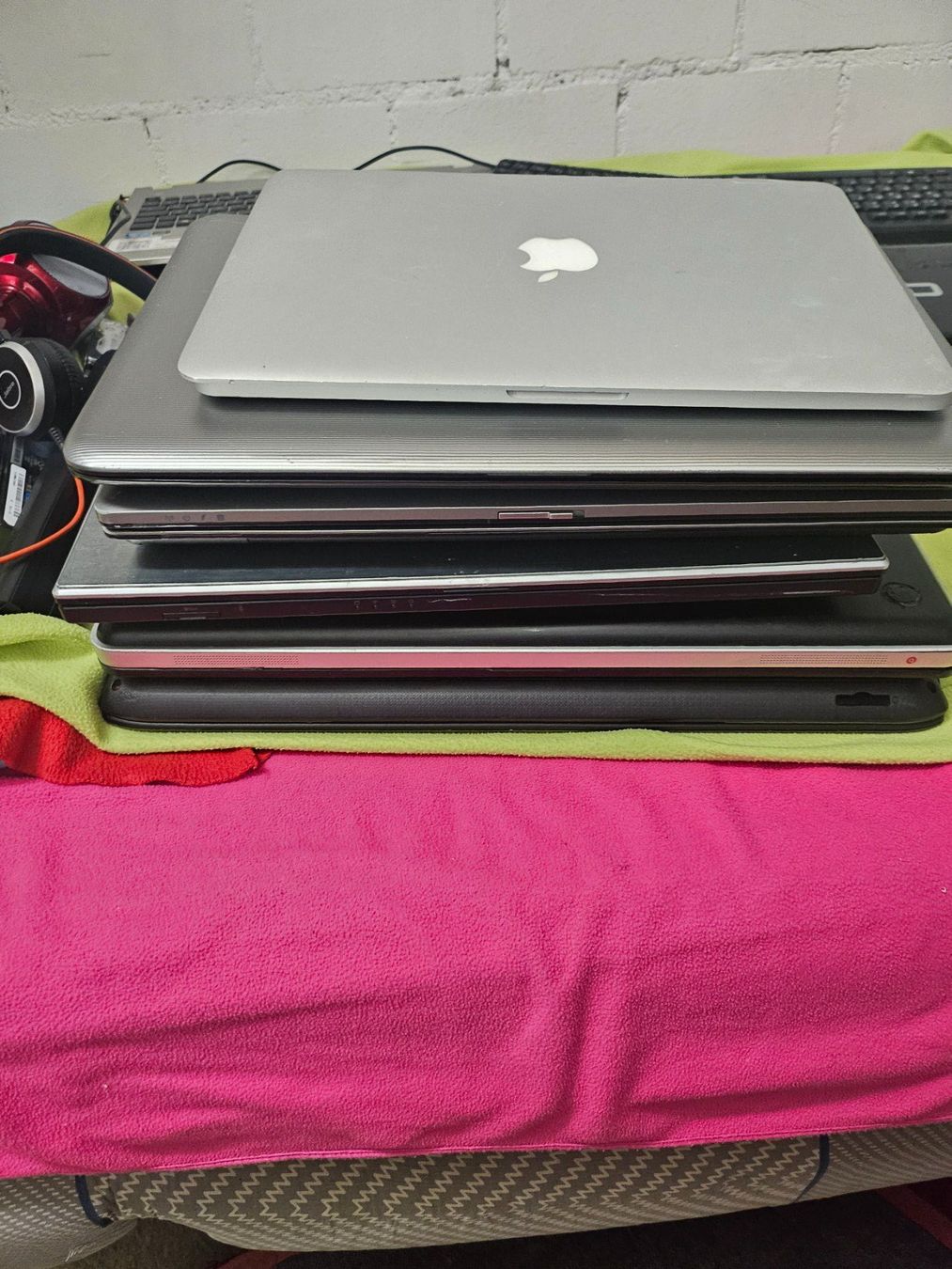 Lenovo Notebook: Diverse laptop 3.gut andre teil defekt – Usato da St. Gallen venduto da Audi-sq5 1