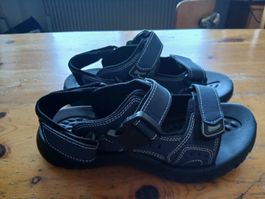 1 paire de sandales neuve(42)