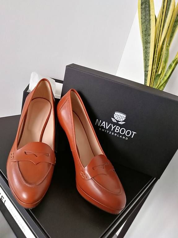Navyboot Scarpe da donna: Neue Pumps von Navyboot – Usato da Rheinfelden venduto da Illy84