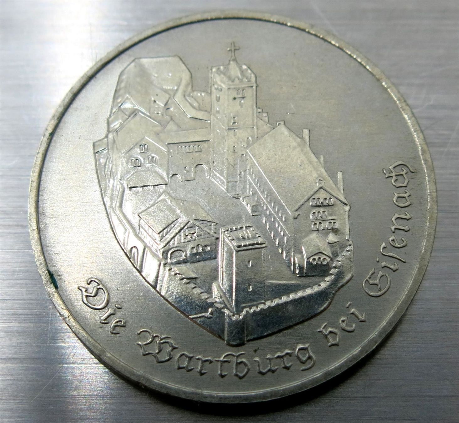 Tutti le monete: 5 DDR Mark 1983 Warfburg bei Eisenach  S – Usato da Basel venduto da Tiabeanie