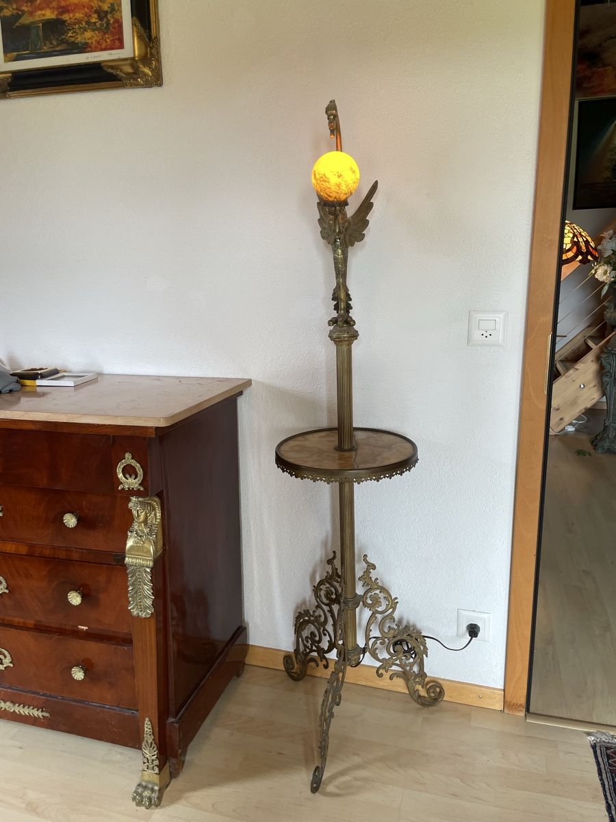 Tische: Jugendstil Beistelltisch Lampe Adler – Gebraucht aus Bern von fotolog111