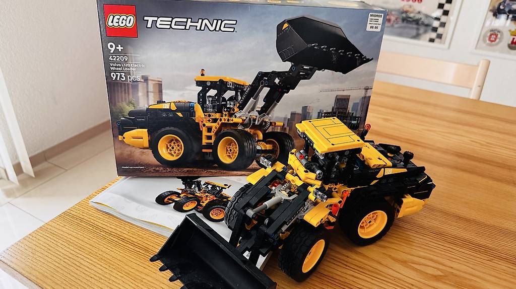 Kit di costruzioni: LEGO Technic 42209 Volvo L120 Electric Wheel Loader – Usato da Zuchwil venduto da Segaflex