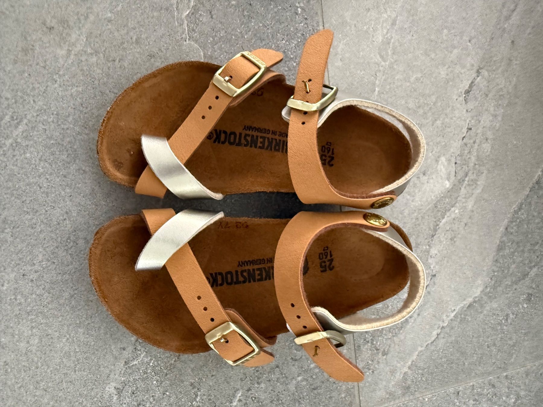 Birkenstock Scarpe per ragazzi: Birkenstock Sandals Size 25 – Nuovo (secondo la descrizione) da Adliswil venduto da Sale12 1