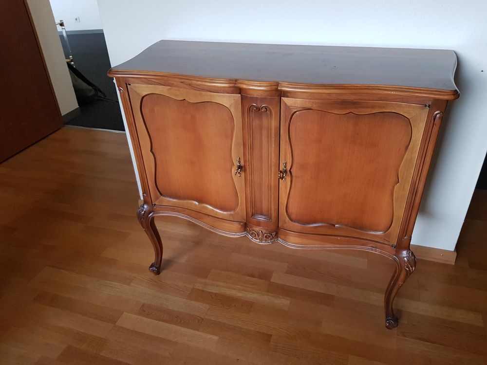 antike Kommode schöne geschwungene Handwerks Kunst (Gebraucht) in ...