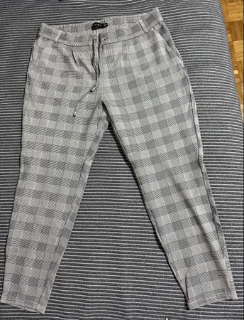 Amisu Hose, Gr. 44, Kariert, neuwertig