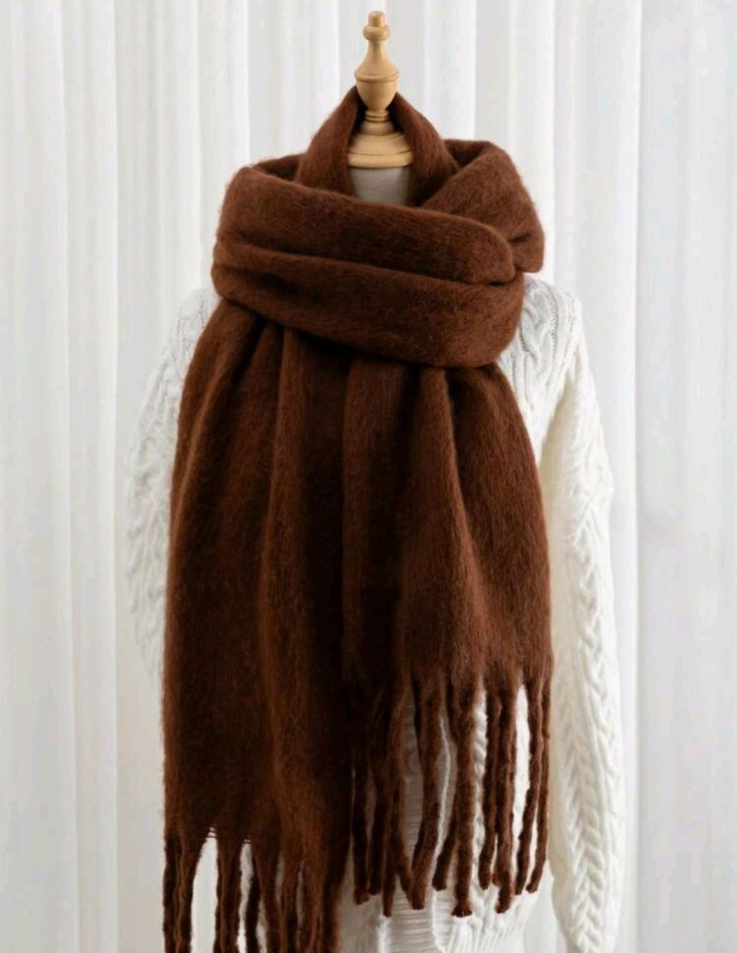 Foulards & écharpes: NEU - Oversized Winterschal mit Fransen – Neuf (Voir description) à Thalwil par FashionVault