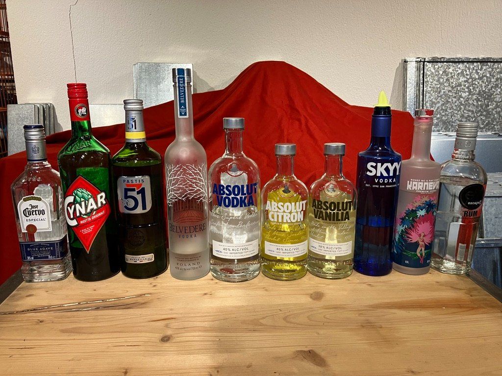 10-stk-vodka-flaschen-andere-im-schnitt-zur-h-lfte-gef-llt-gebraucht