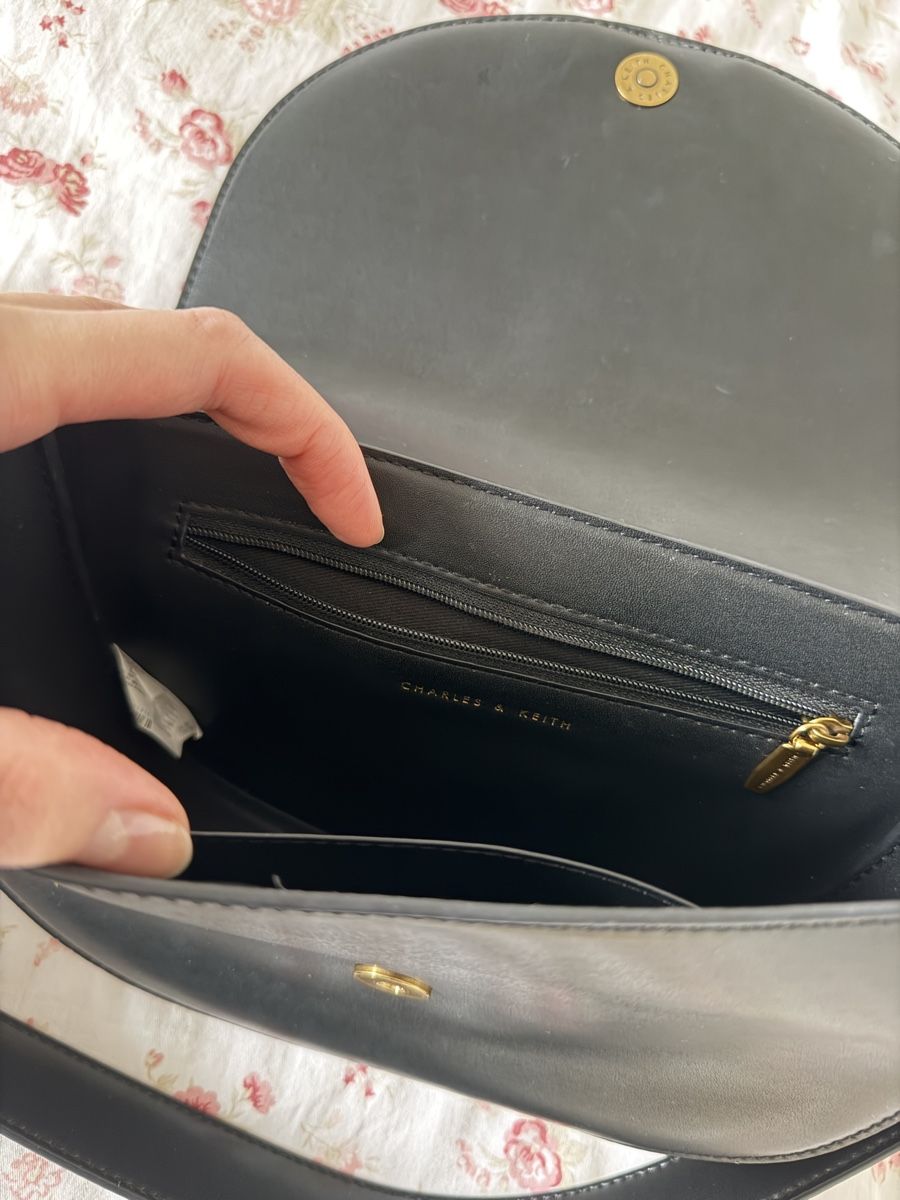 Sacs femmes: Charles & Keith Tasche  – D'occasion à Fribourg par DayaneH. 3