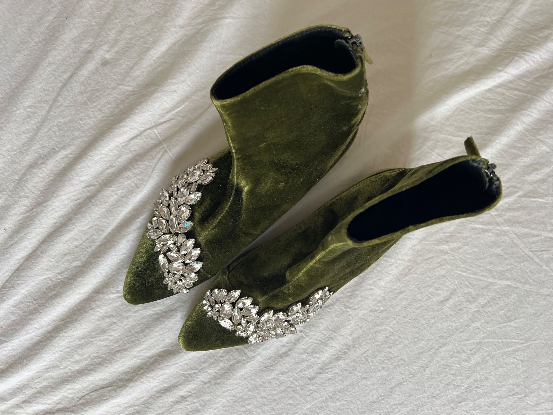 Zara Damenschuhe: Bottines en velours Zara 38 – Neu (gemäss Beschreibung) aus Neuchâtel von Thesebootsaremadeforwalking