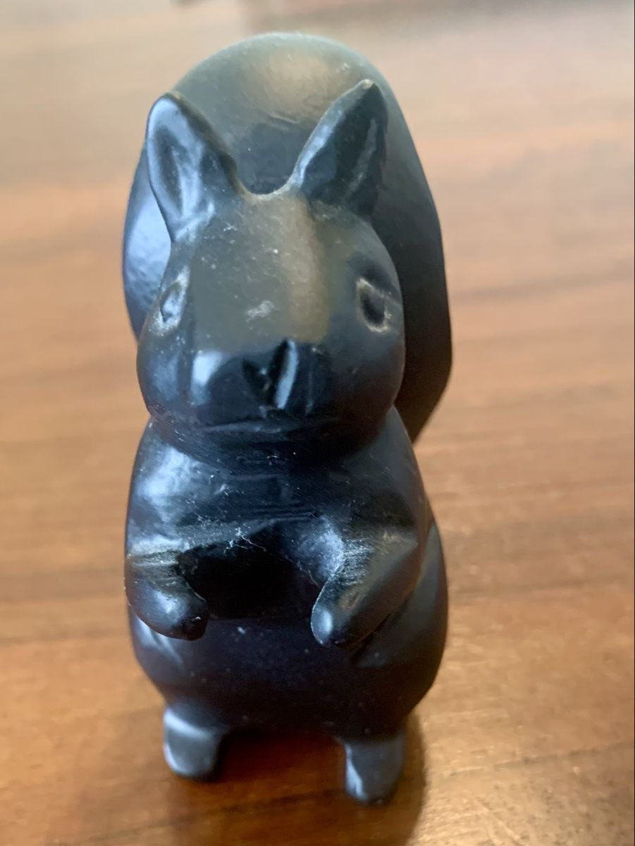 Statuette: Vintage schwarz Eichhörnchen Figur – Usato da Unterseen venduto da jpowers1971 2