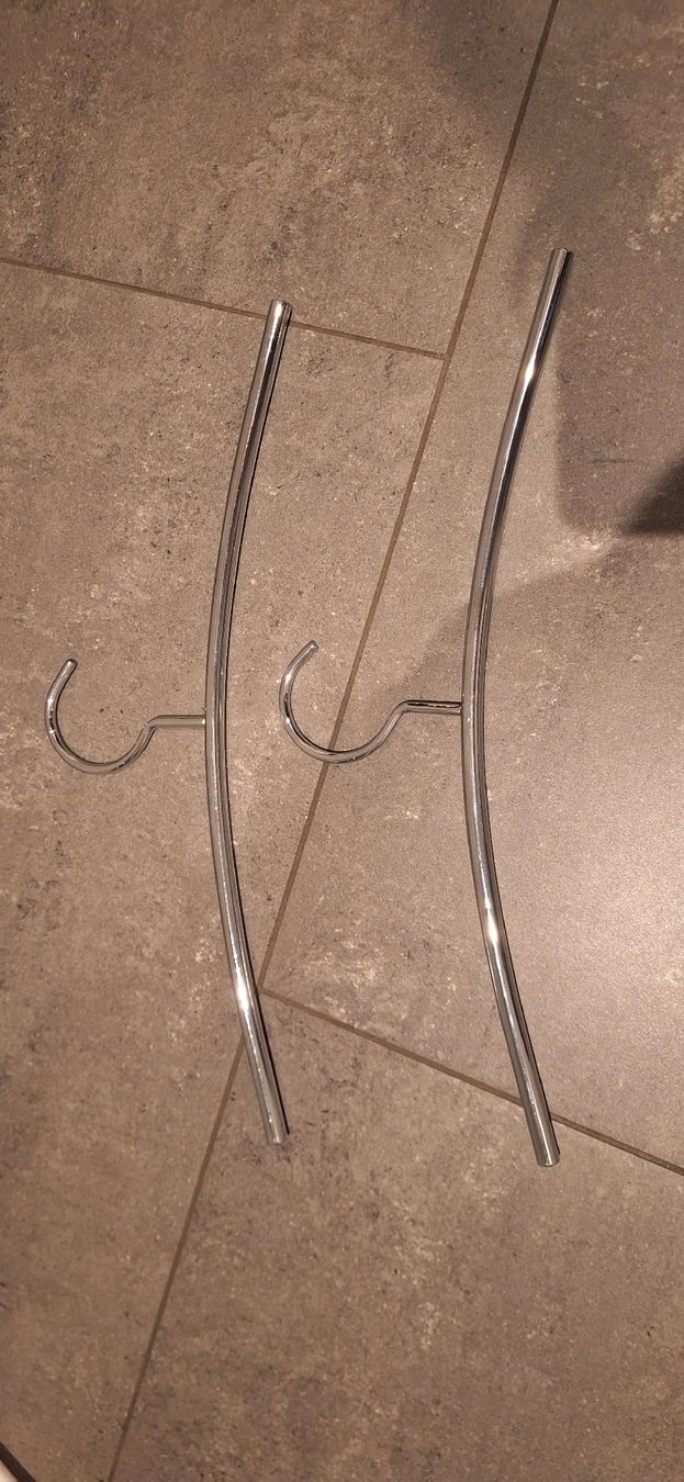 Kleiderbügel: 2 Kleiderbügel Metal – Gebraucht aus Hofstetten SO von morgana71