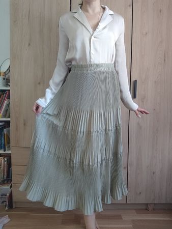 Pleated Midi Skirt - Sage Green - Perfect for Summer!