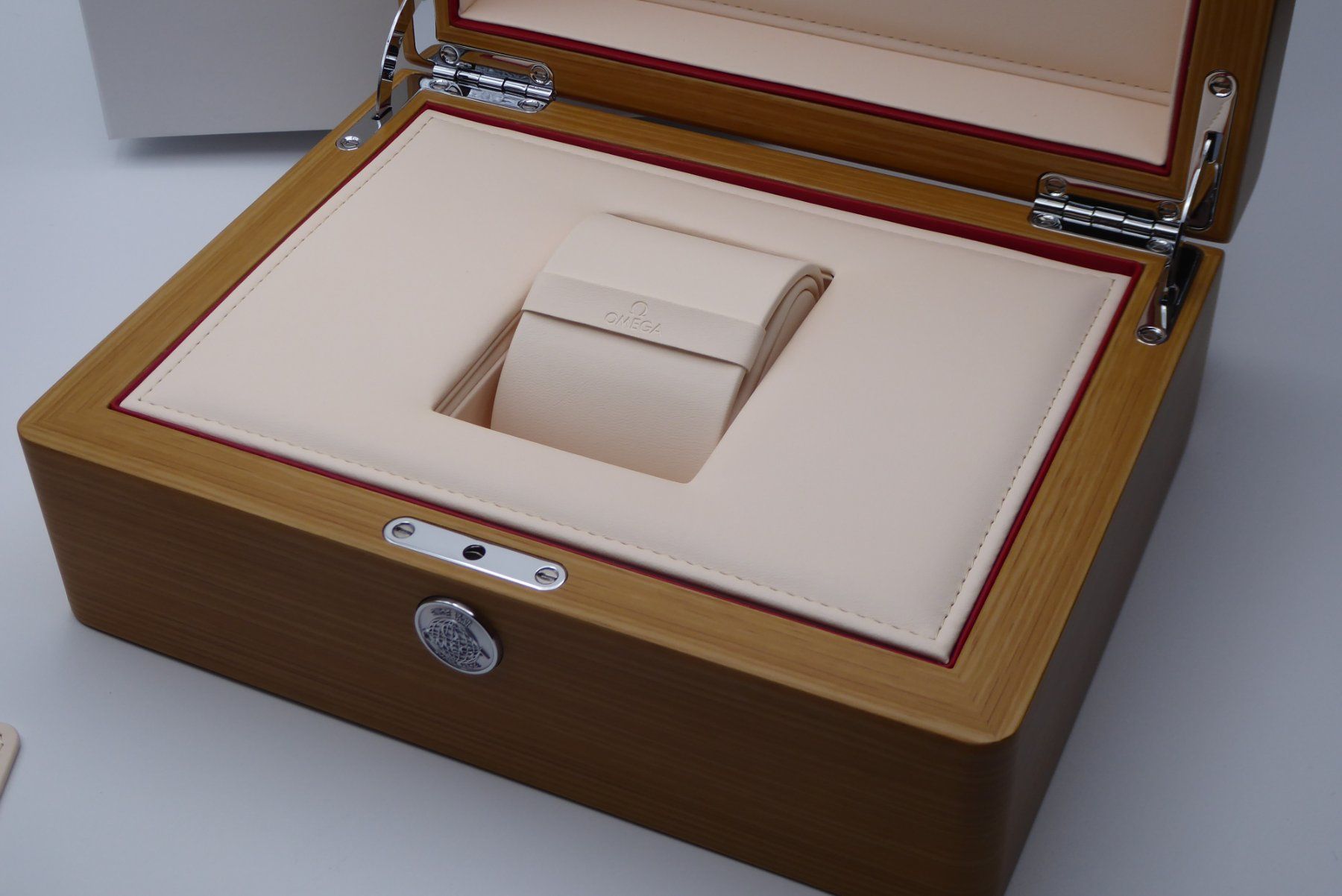 Omega Boîtes de montres: Omega Seamaster/speedmaster box for watch – Neuf avec emballage d'origine à Geneve par adr_xk6n 3