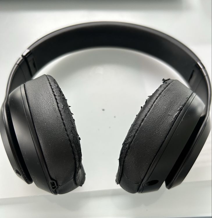 Beats Studio 3 Wireless Headphones (Defective) 2