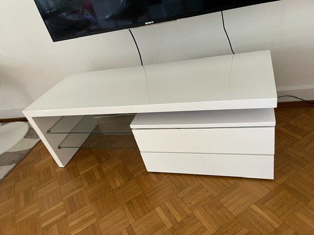 Mobili TV: TV Möbel mit Glastablar – Usato da Zürich venduto da Wookiee 1