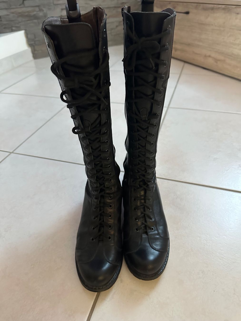 Scarpe da donna: Lederstiefel Nero Giardini Gr. 37 mit Gummisohle – Usato da Dübendorf venduto da Rufibach