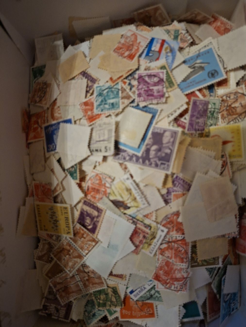 Tutti i francobolli: Briefmarken Fundgrube + 1 Box auf Papier  – Usato da Balgach venduto da SIMEON27 1