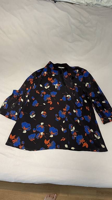 Camicette: Sommerliche Bluse mit Blumenmuster, Grösse XS, Top! – Usato da Pfäffikon SZ venduto da mer_qc7w 2