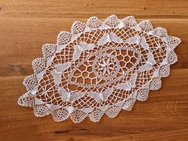 Dentelle ancienne handmade, nappe ovale décoration vintag...