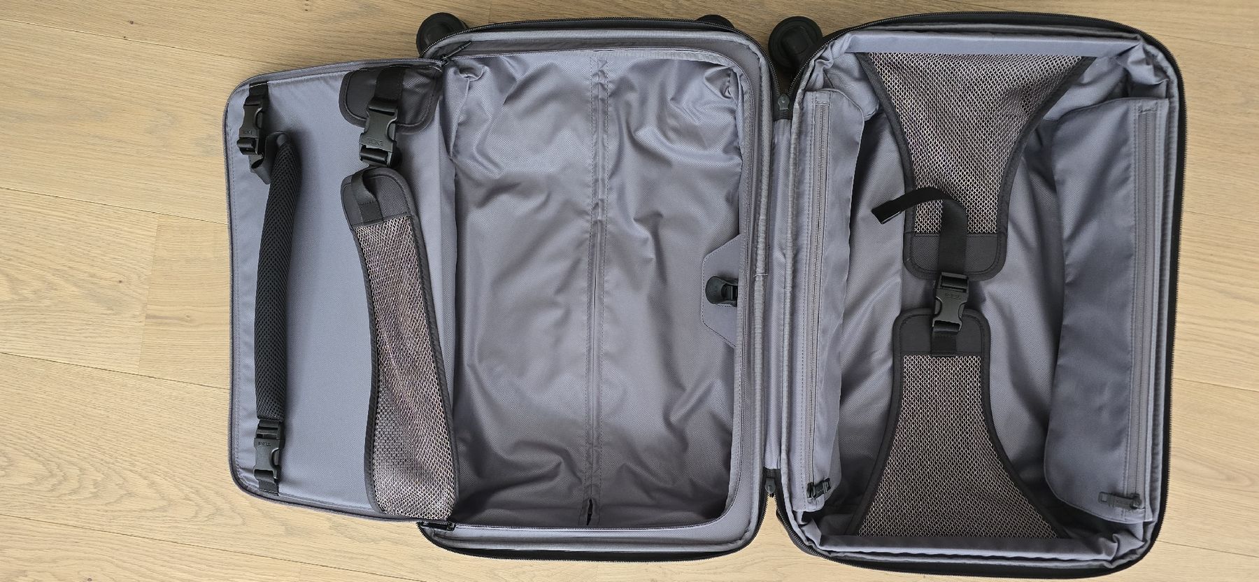 Tumi Valigie: Tumi Boardkoffer und Rucksack – Usato da Balzers venduto da Mr.Bargain 6