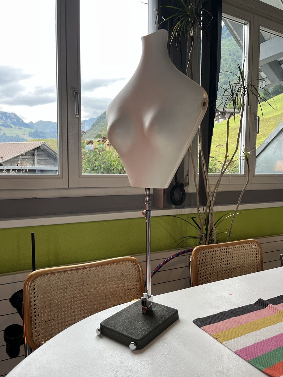 Allestimento di negozi e stand fieristici: Mid Century Vitra Graeter Büste – Usato da Stans venduto da Bridges_Vintage 1