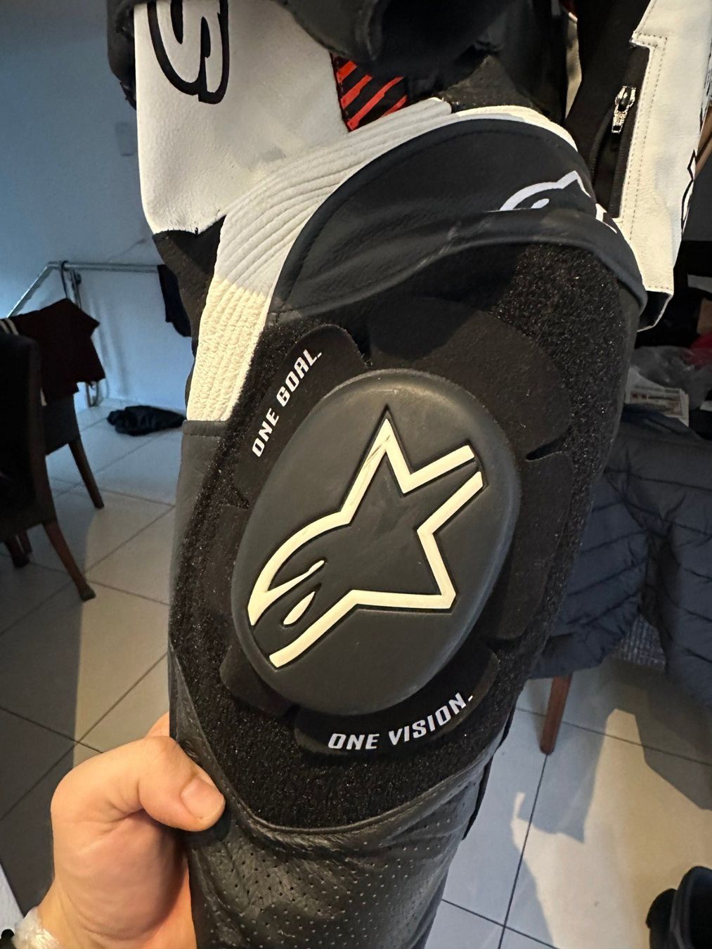 Alpinestars Completi: Alpinestars GP Force 2-Teiler Lederkombi – Nuovo (secondo la descrizione) da Malters venduto da leo_y6cq 2