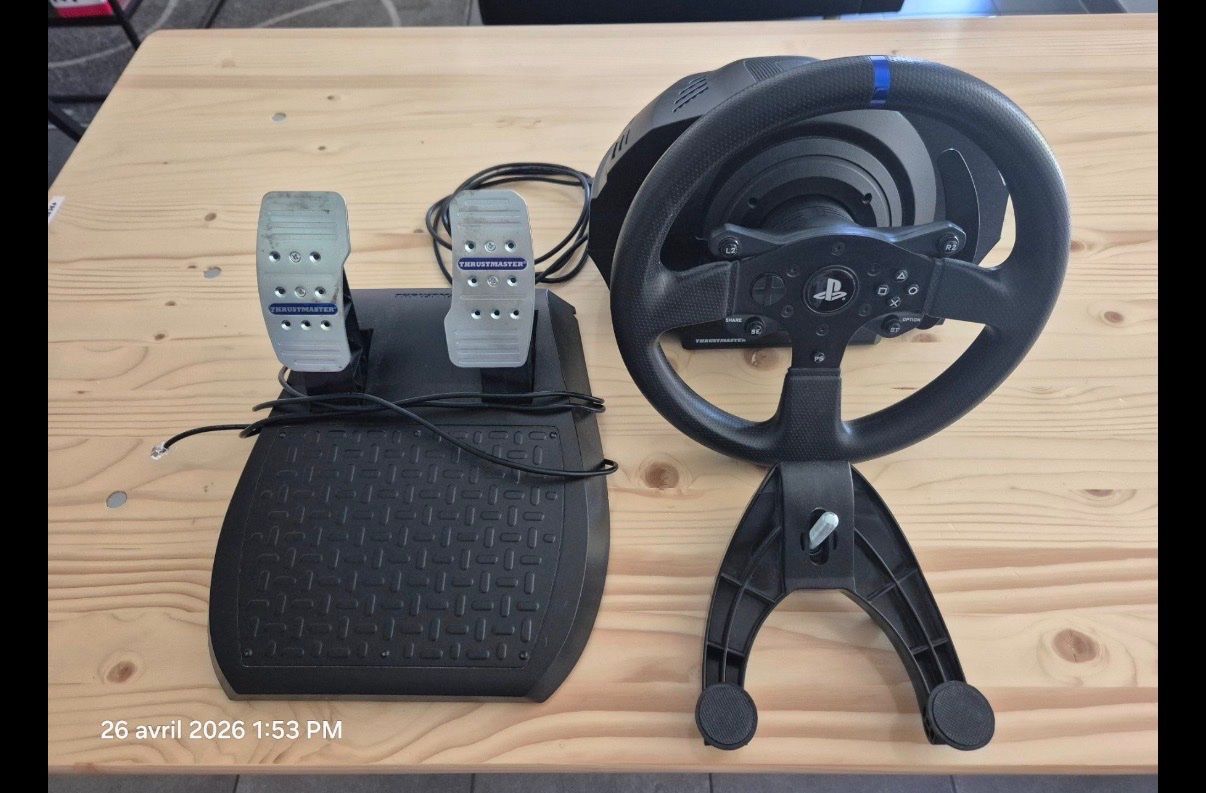 Thrustmaster Manettes: Volante Thrustmaster T300 RS – D'occasion à Bellinzona par Andreea90