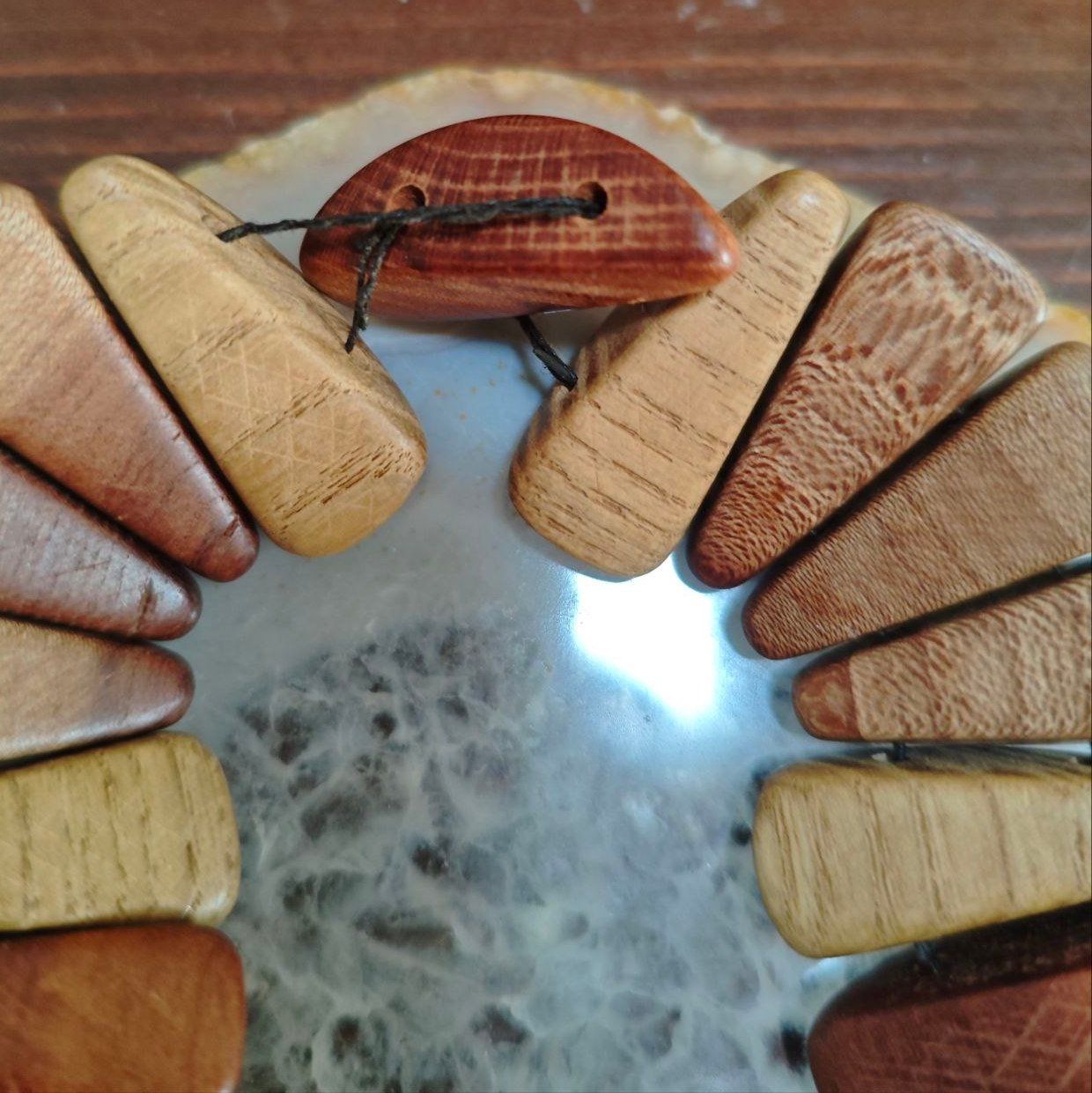 Armbänder & -reifen: 24 MASSIVHOLZELEMENTE: EICHE,BUCHE,OLIVENBAUM,ROTEBAUM – Neu (gemäss Beschreibung) aus Weiningen ZH von actera 6