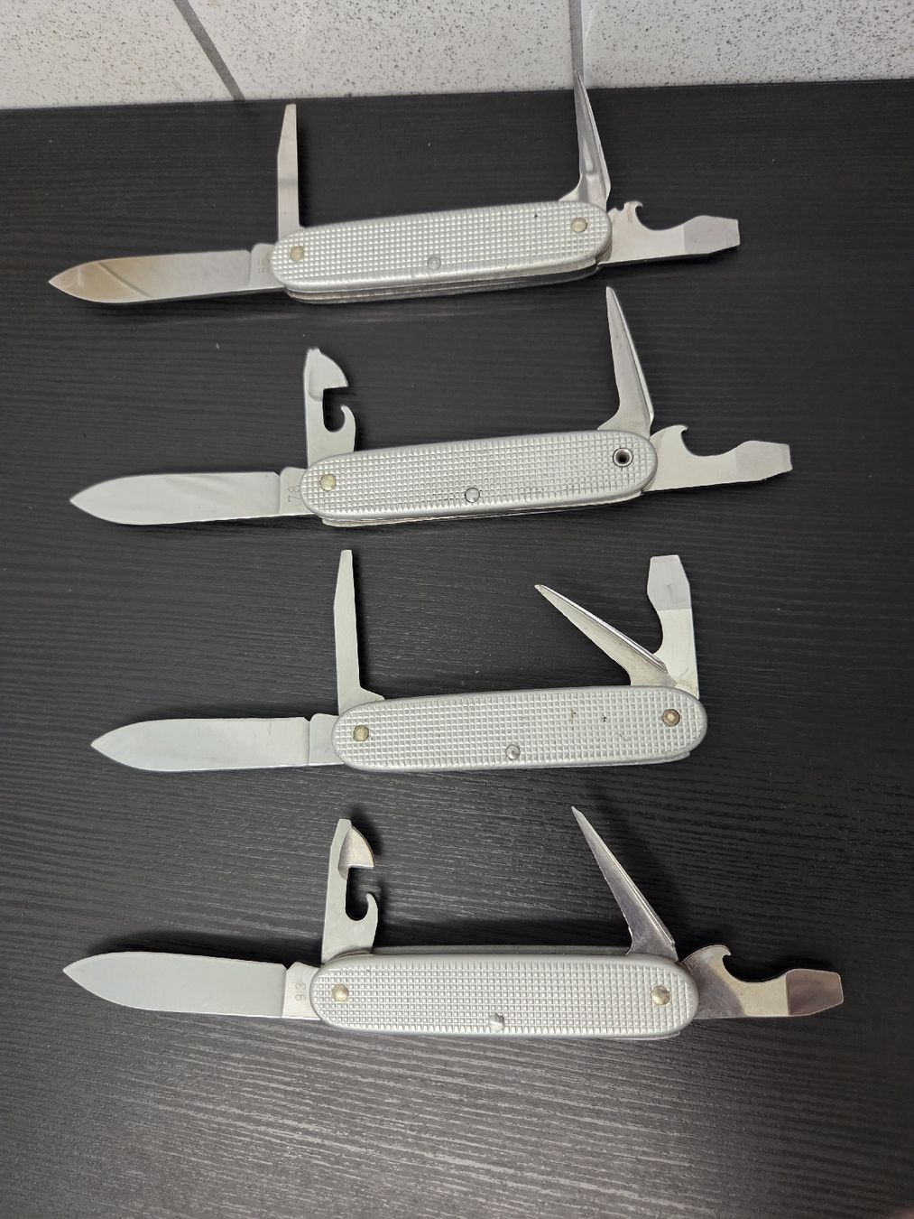 Victorinox Coltelli tascabile: 4x Militärsackmesser Alox – Usato da Dietikon venduto da Allegra34 1