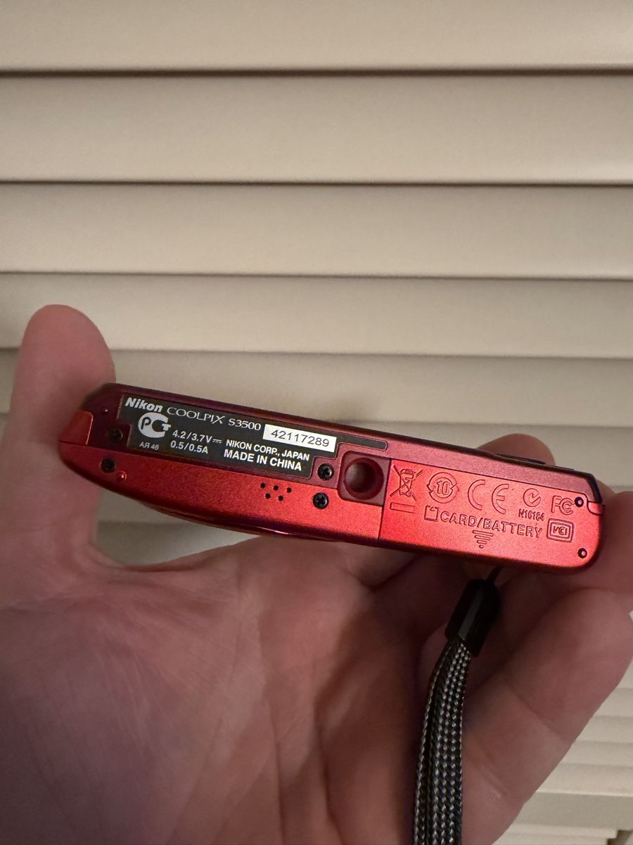 Nikon Fotocamera: Nikon Coolpix S3500, Rot – Usato da Niederbipp venduto da yar_tf6f 2