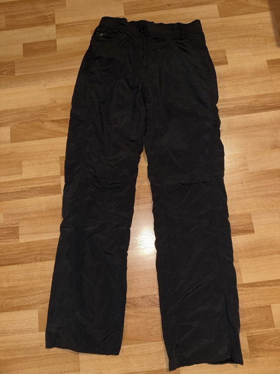 Pantaloni: Schwarze Stoffhose Grösse 36  – Usato da St. Gallen venduto da mai_2lcj