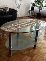 Elegant Glas-Couchtisch mit Läufer, modern, CHF 20