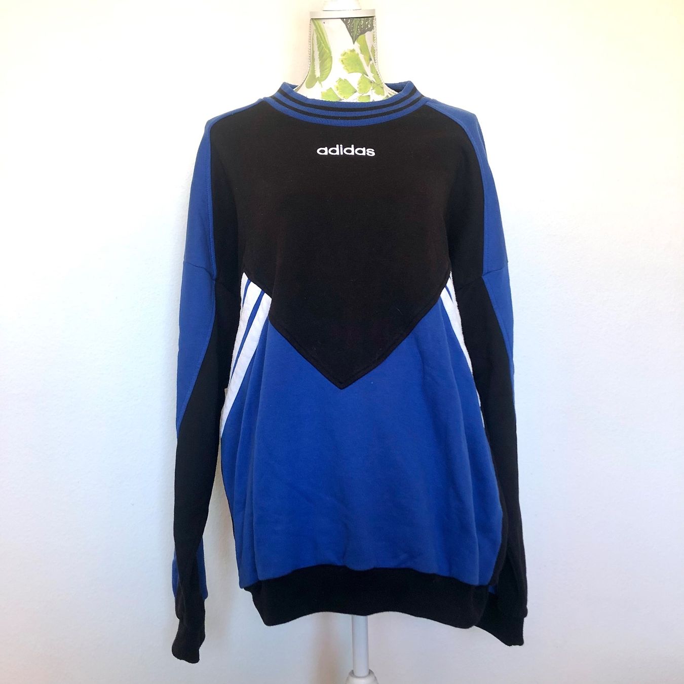 Adidas Pullover & Sweatshirts: Vintage Adidas Sweatshirt, Grösse XL – Gebraucht aus Brienz BE von Kokolea84