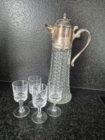 Glasskaraffe und Gläser