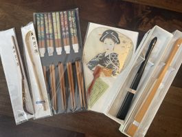 Konvolut japanische Fächer, Essstäbchen, Teezeremonie Löffel