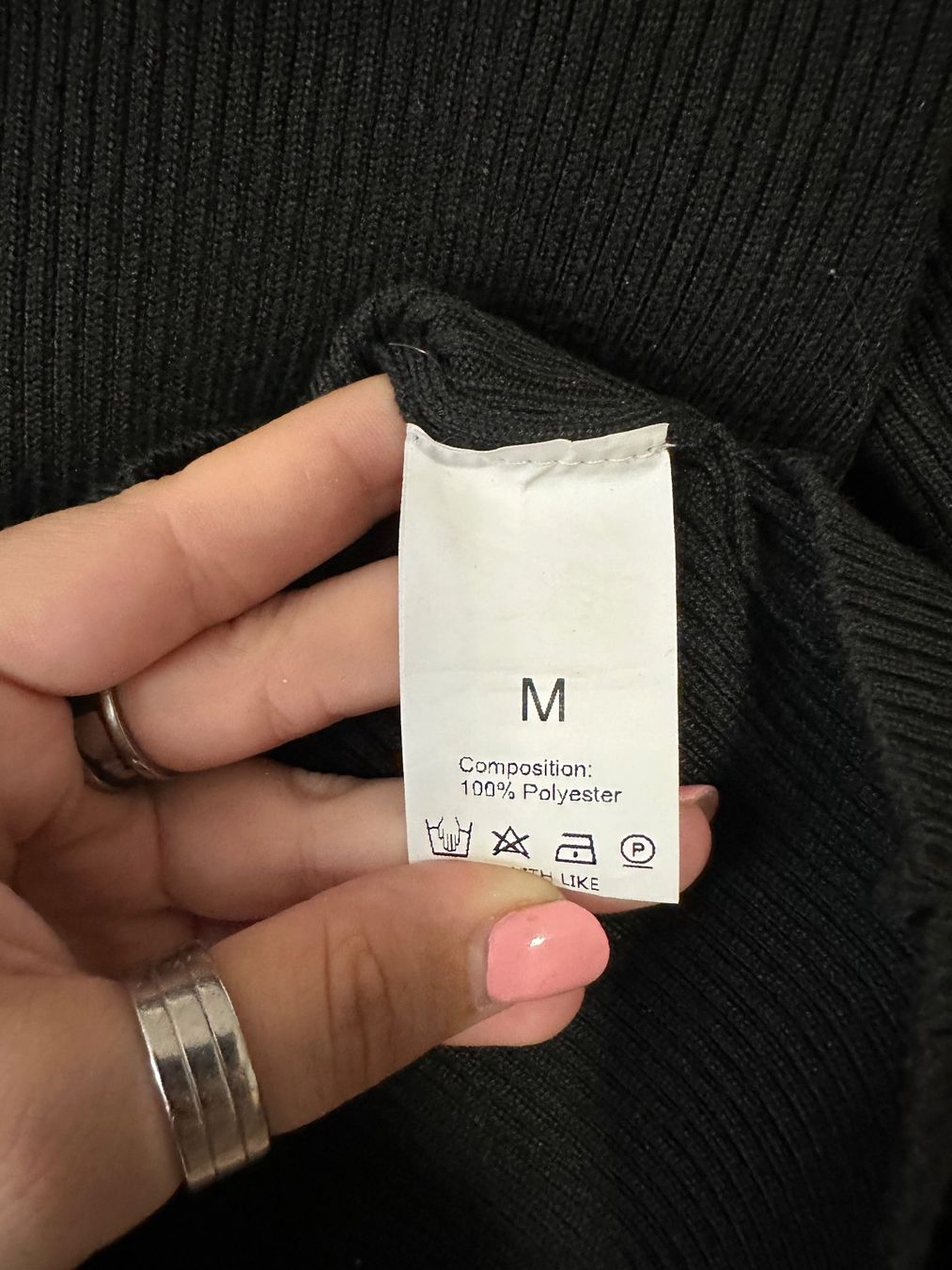 Pulls & Sweat-shirts: Damen Pullover schwarz Grösse M Rippstrick V-Ausschnitt – D'occasion à Schaan par Hermine2018 1