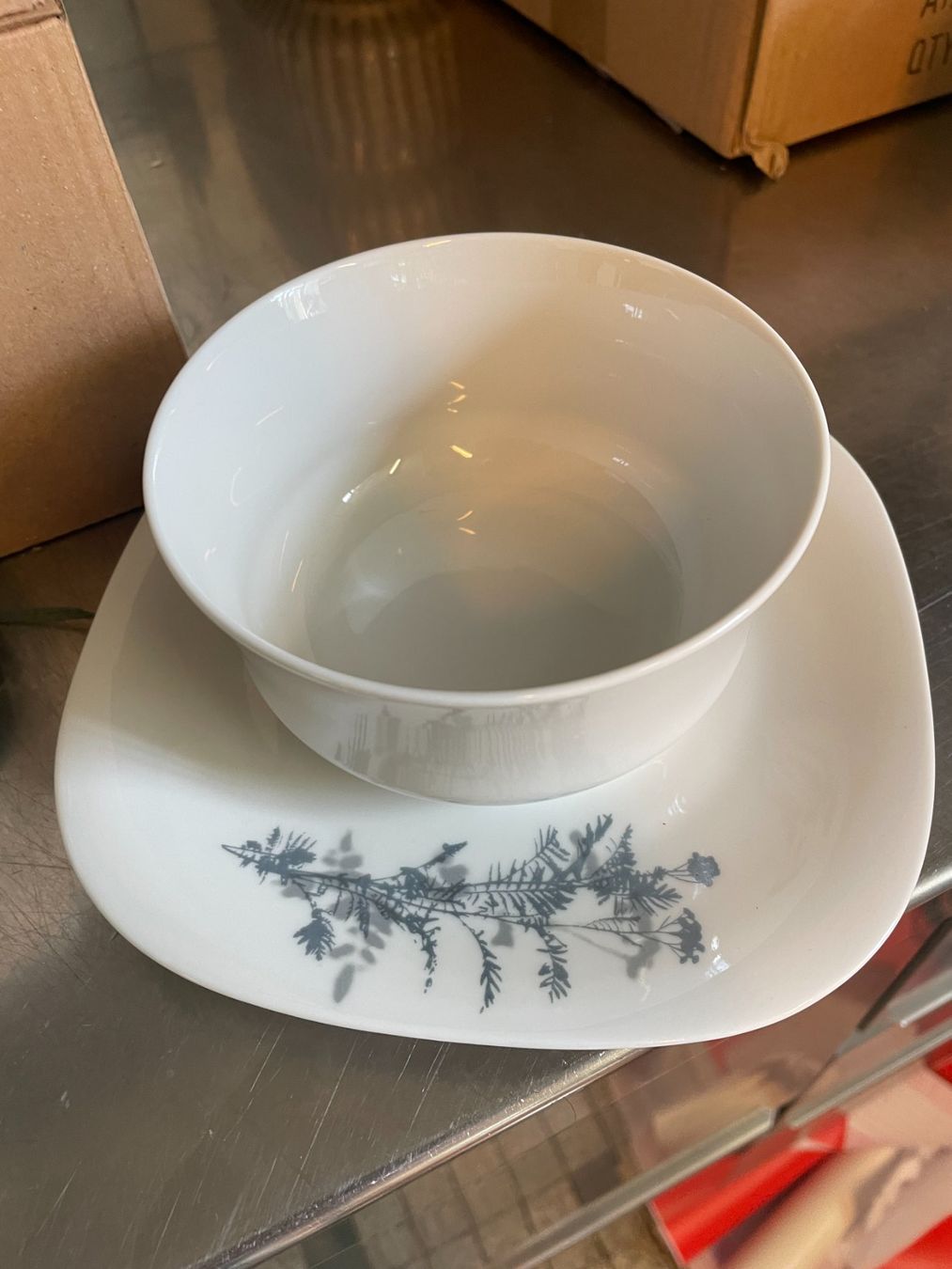 Set di piatti: Langenthal Geschirrset Floral Teller, Platten, Sauciere – Usato da Gelterkinden venduto da highfligh 2