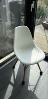 Chaise Vitra Eames design blanche 